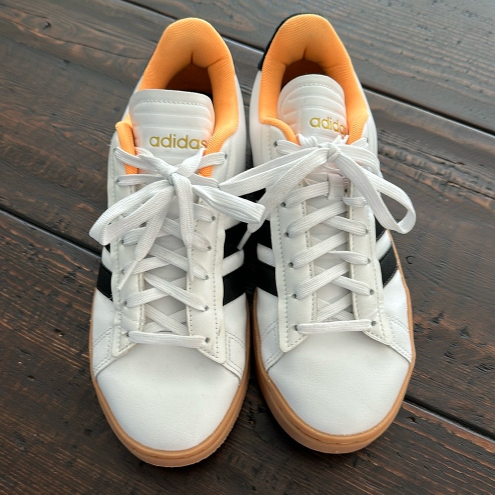 Adidas - like brand new cloud foam sneakers - only worn once